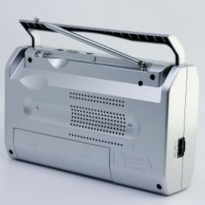 Presenta Radio Sanyo KS109P Radio Analógica Sobremesa Am/FM Red y Pilas. Color Plata - Image 4